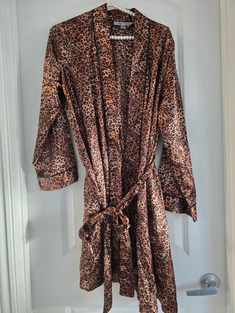 NWOT Leopard Print Morgan Taylor Silky Robe Size Medium